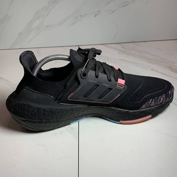 Adidas Women’s Ultraboost 22 Black Beam Pink GX5927 Running Sneakers Size 10W - Picture 4 of 9